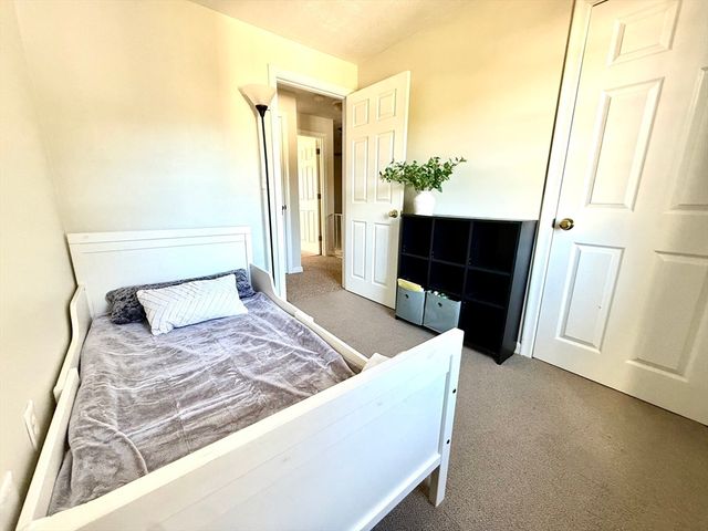 44 Angell St 44, Mansfield, MA 02048