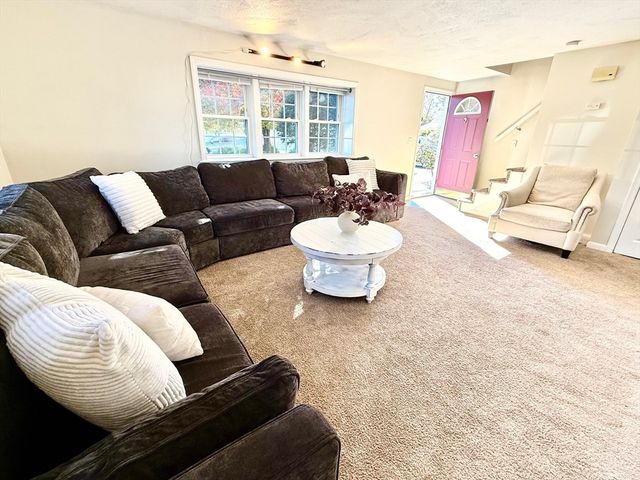 44 Angell St 44, Mansfield, MA 02048