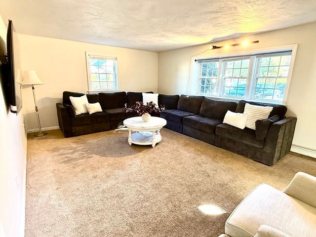 44 Angell St 44, Mansfield, MA 02048