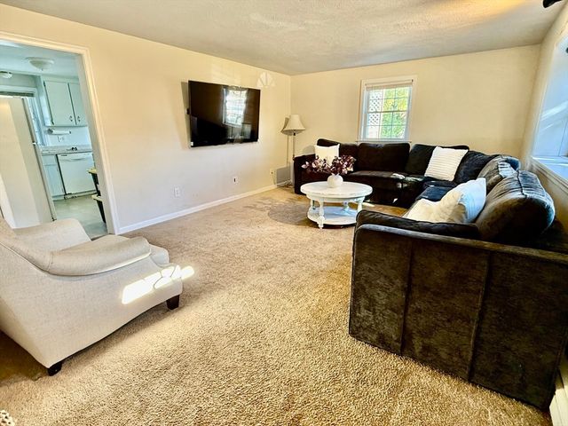 44 Angell St 44, Mansfield, MA 02048