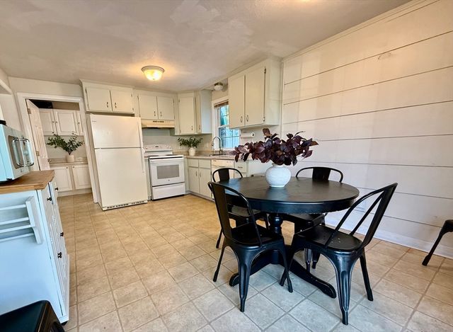 44 Angell St 44, Mansfield, MA 02048