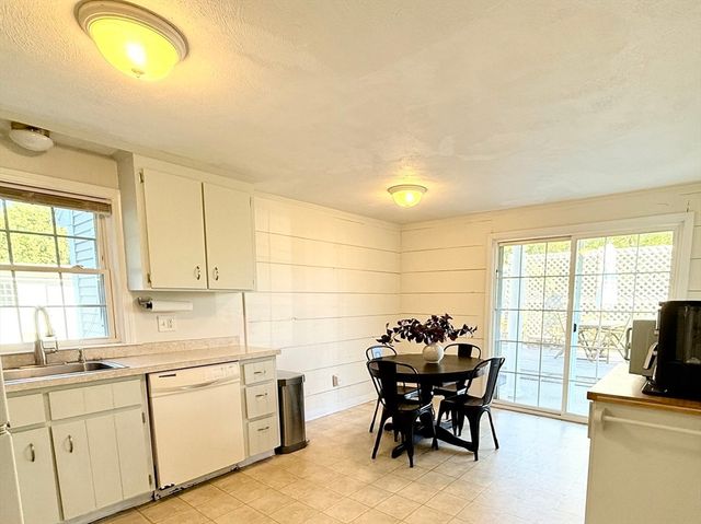 44 Angell St 44, Mansfield, MA 02048