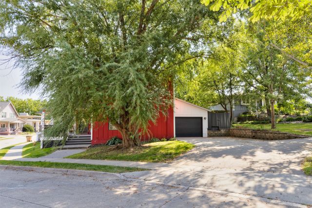 8434 Long Meadow Lane, Johnston, IA 50131