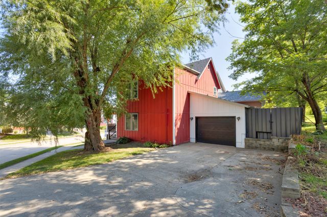 8434 Long Meadow Lane, Johnston, IA 50131