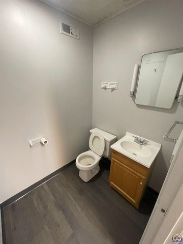 2017 SW 6th Ave 2013 SW 6th Ave., Topeka, KS 66606