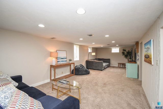 2804 S 1st Ave, Sioux Falls, SD 57105