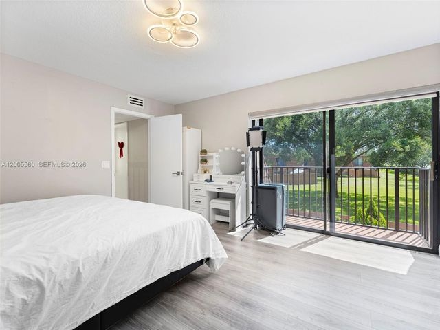 2532 Camelot Ct, Cooper City, FL 33026