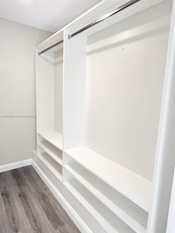 2532 Camelot Ct, Cooper City, FL 33026