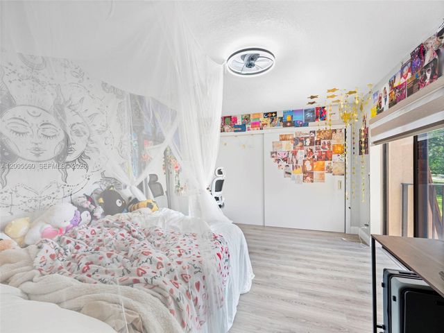 2532 Camelot Ct, Cooper City, FL 33026