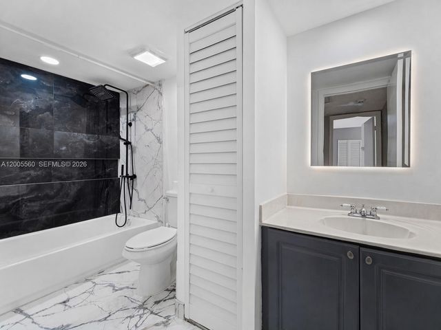 2532 Camelot Ct, Cooper City, FL 33026