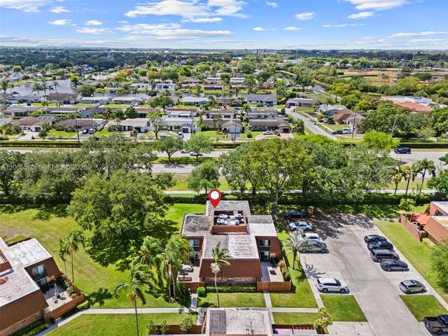 2532 Camelot Ct, Cooper City, FL 33026