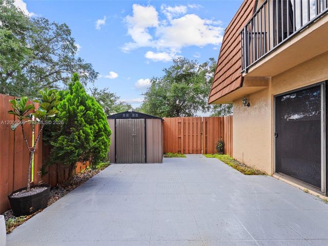 2532 Camelot Ct, Cooper City, FL 33026