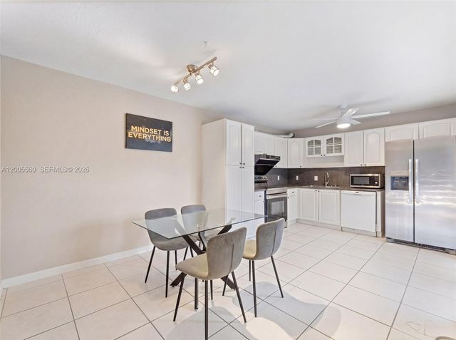 2532 Camelot Ct, Cooper City, FL 33026