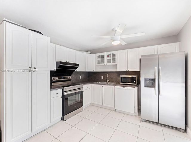 2532 Camelot Ct, Cooper City, FL 33026