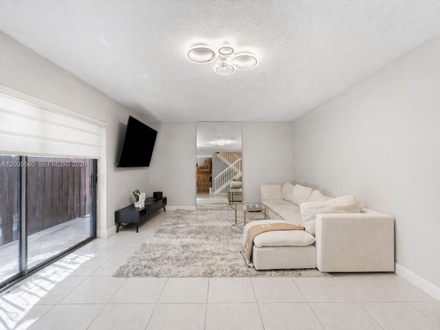 2532 Camelot Ct, Cooper City, FL 33026