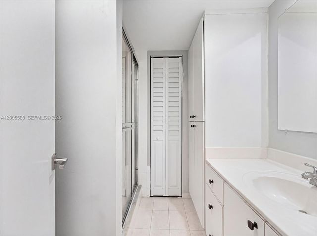 2532 Camelot Ct, Cooper City, FL 33026