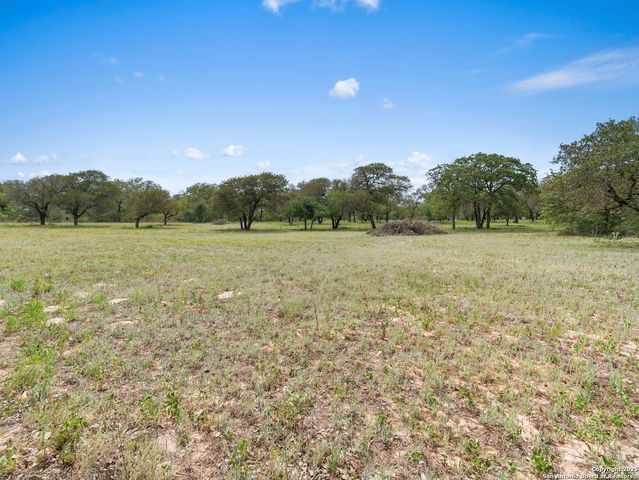 2975 County Road 120, Floresville, TX 78114