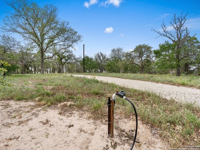 2975 County Road 120, Floresville, TX 78114