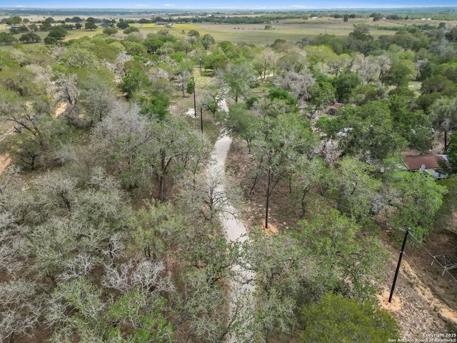 2975 County Road 120, Floresville, TX 78114