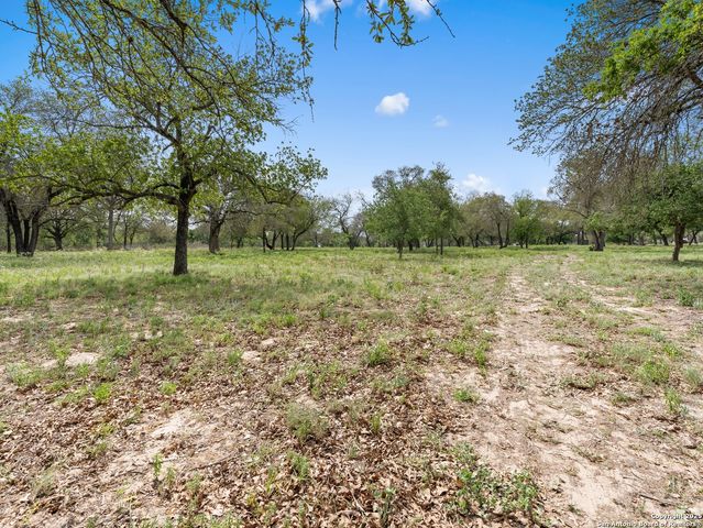 2975 County Road 120, Floresville, TX 78114