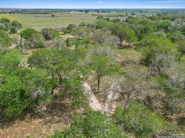 2975 County Road 120, Floresville, TX 78114