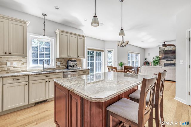 42 Madalyn Lane, Southington, CT 06489