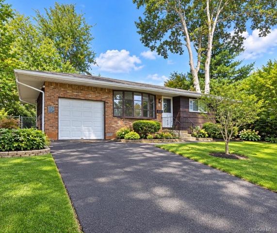 5 Pebble Lane, South Huntington, NY 11746