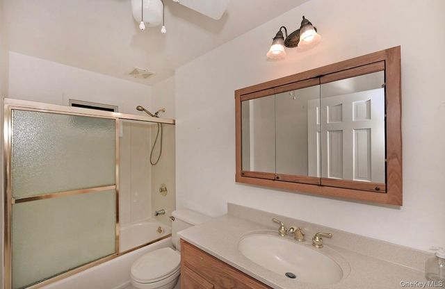 5 Pebble Lane, South Huntington, NY 11746