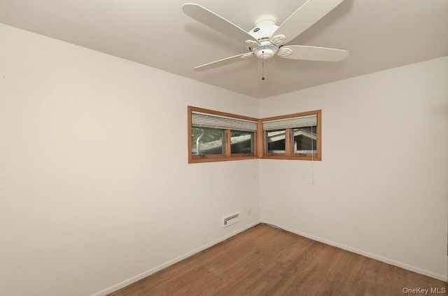 5 Pebble Lane, South Huntington, NY 11746