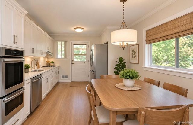 5 Pebble Lane, South Huntington, NY 11746