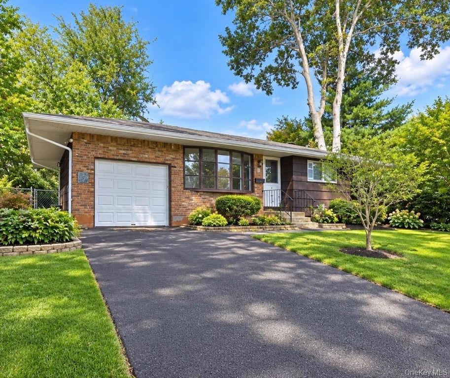 5 Pebble Lane, South Huntington, NY 11746 — photo 2