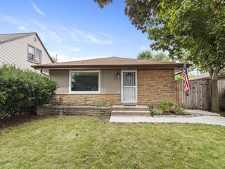 4708 W Layton AVENUE, Greenfield, WI 53220