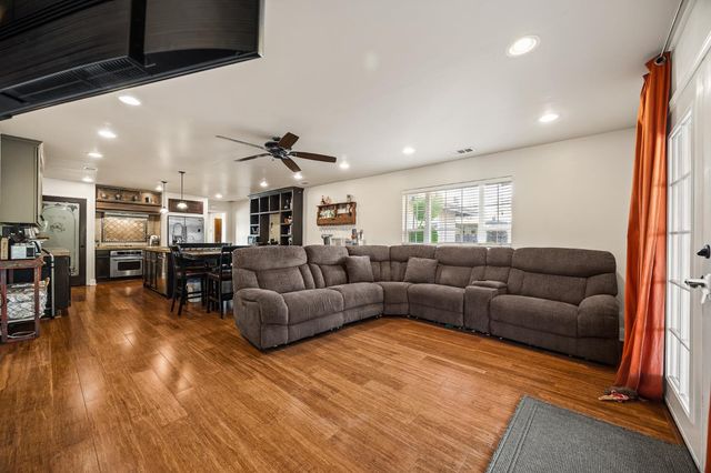 4736 N Vagedes Avenue, Fresno, CA 93705