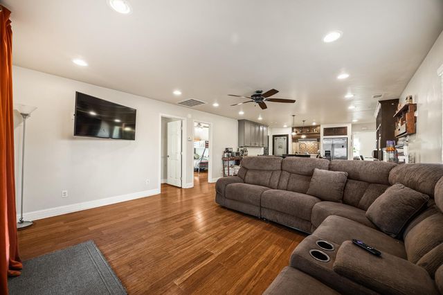 4736 N Vagedes Avenue, Fresno, CA 93705