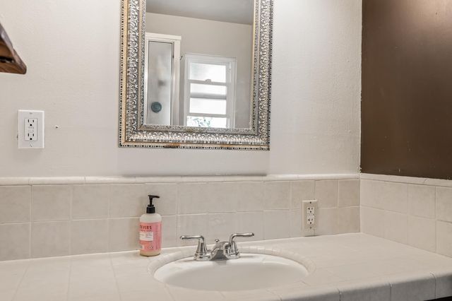 4736 N Vagedes Avenue, Fresno, CA 93705