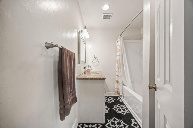 4736 N Vagedes Avenue, Fresno, CA 93705