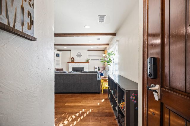 4736 N Vagedes Avenue, Fresno, CA 93705