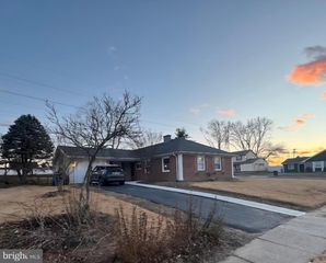 2 MEDLEY LN, Willingboro, NJ 08046