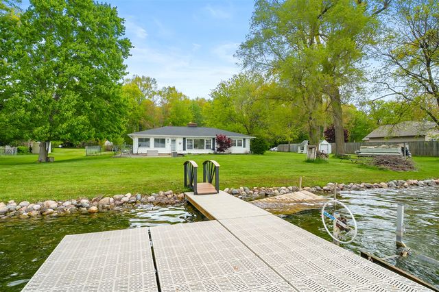8239 W Long Lake Drive, Kalamazoo, MI 49048
