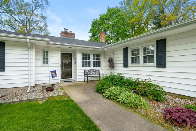 8239 W Long Lake Drive, Kalamazoo, MI 49048