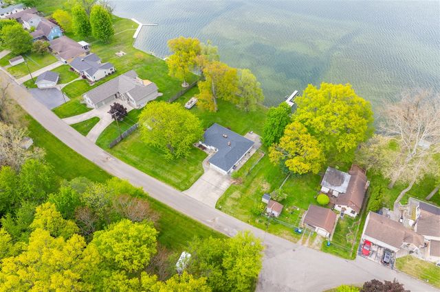 8239 W Long Lake Drive, Kalamazoo, MI 49048