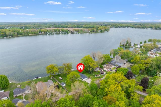 8239 W Long Lake Drive, Kalamazoo, MI 49048
