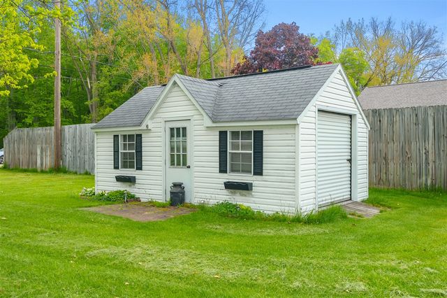 8239 W Long Lake Drive, Kalamazoo, MI 49048
