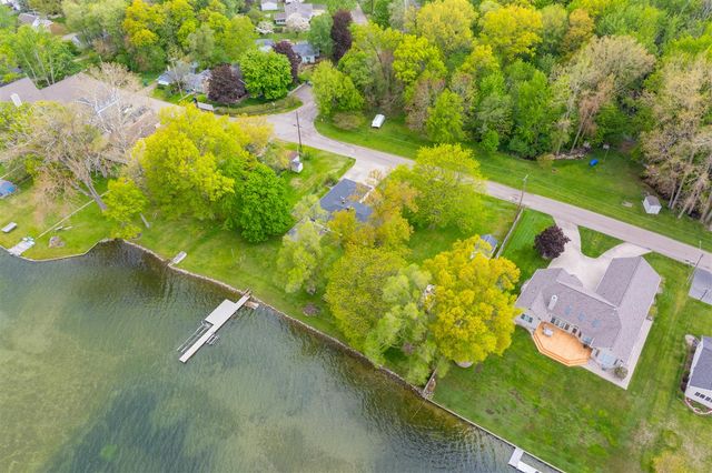 8239 W Long Lake Drive, Kalamazoo, MI 49048