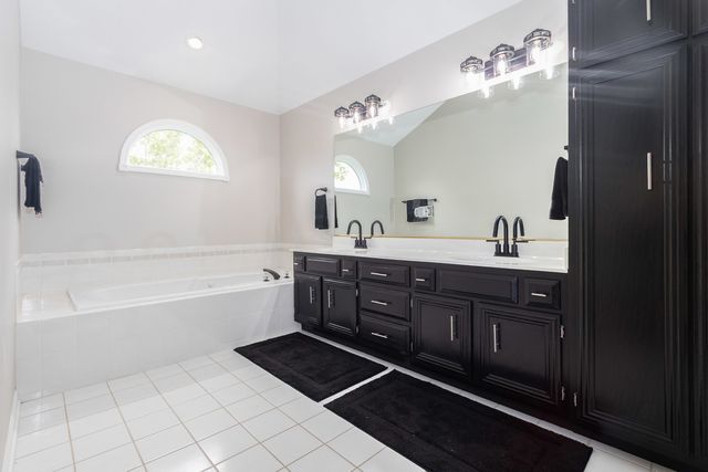 932 Merrill New Road, Sugar Grove, IL 60554