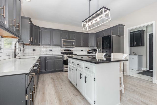 932 Merrill New Road, Sugar Grove, IL 60554