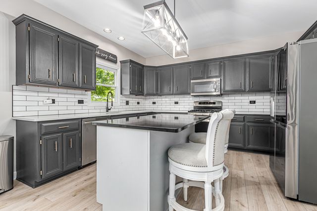 932 Merrill New Road, Sugar Grove, IL 60554