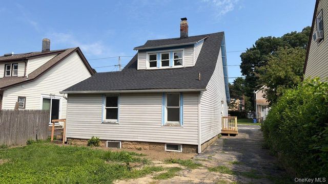 90 E 3rd Street, Huntington Station, NY 11746