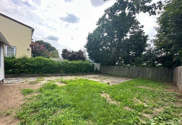90 E 3rd Street, Huntington Station, NY 11746