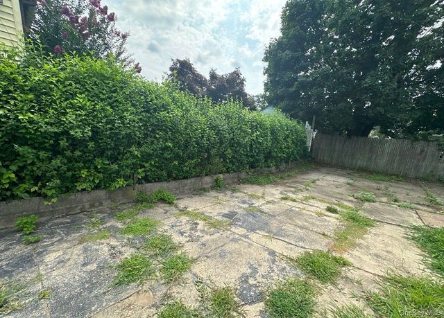 90 E 3rd Street, Huntington Station, NY 11746